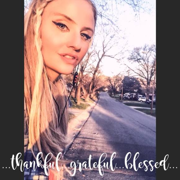 Meet your Posher, Christyn - Picture 1 of 1